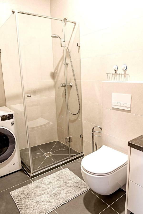 Modern 1Bd Apartment In Old Town By Hostlovers Kaunas Eksteriør bilde